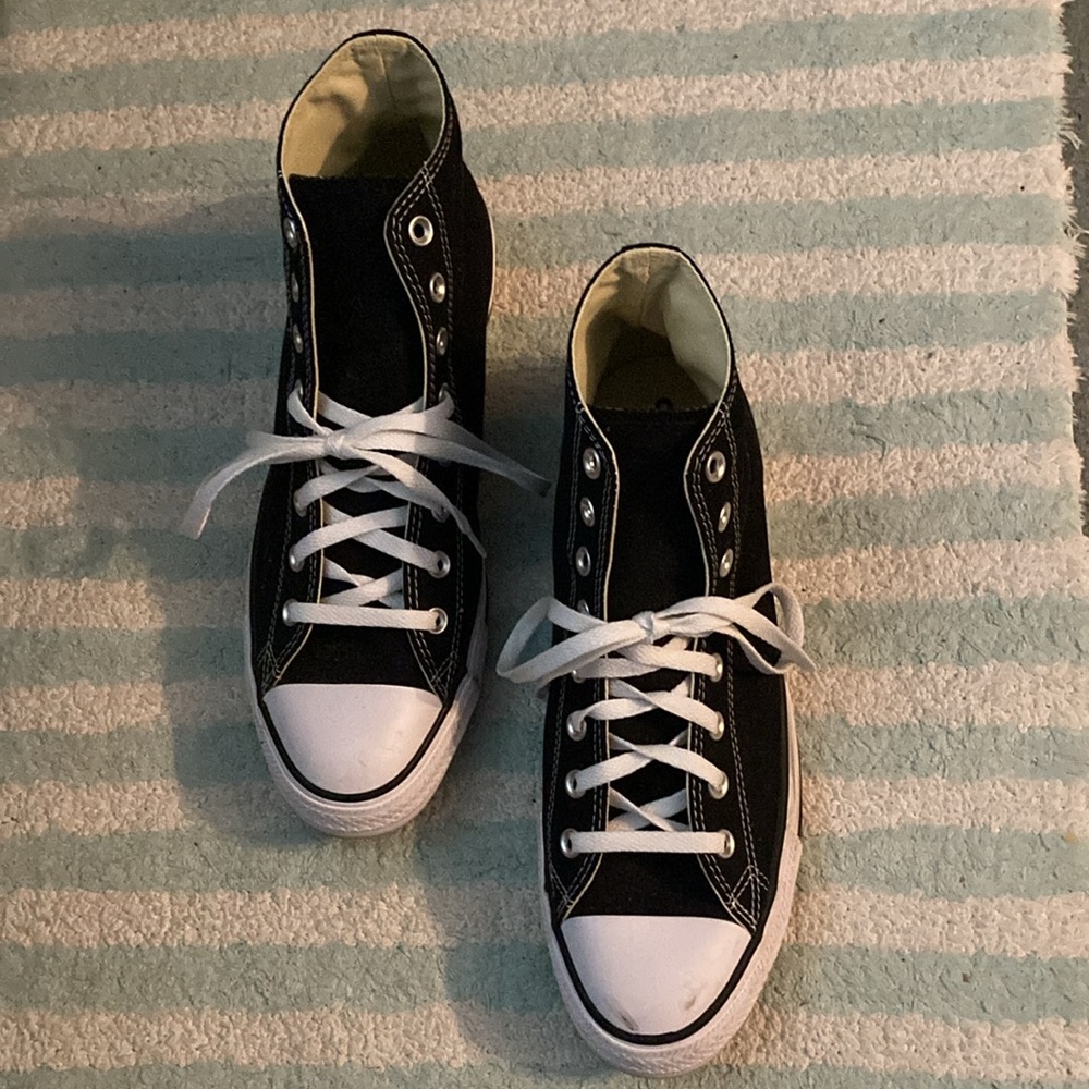 All Star Converse Black/White 10.5 Tennis Shoes